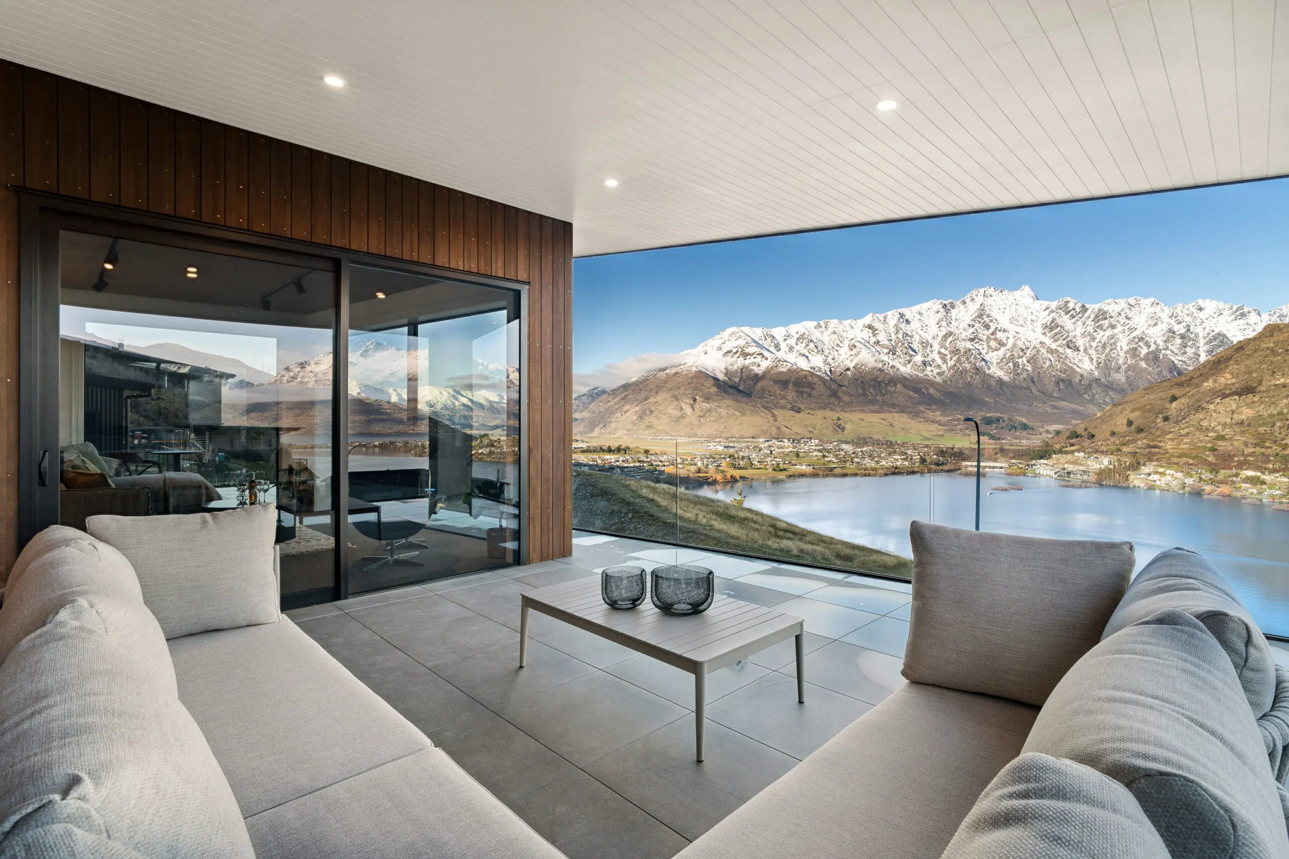 043_Open2view_ID594591-6_Florence_Close qt-1373