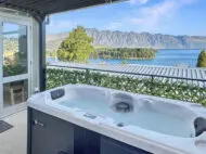 Chic Central Queenstown Retreat- Newly Renovated - Image 6