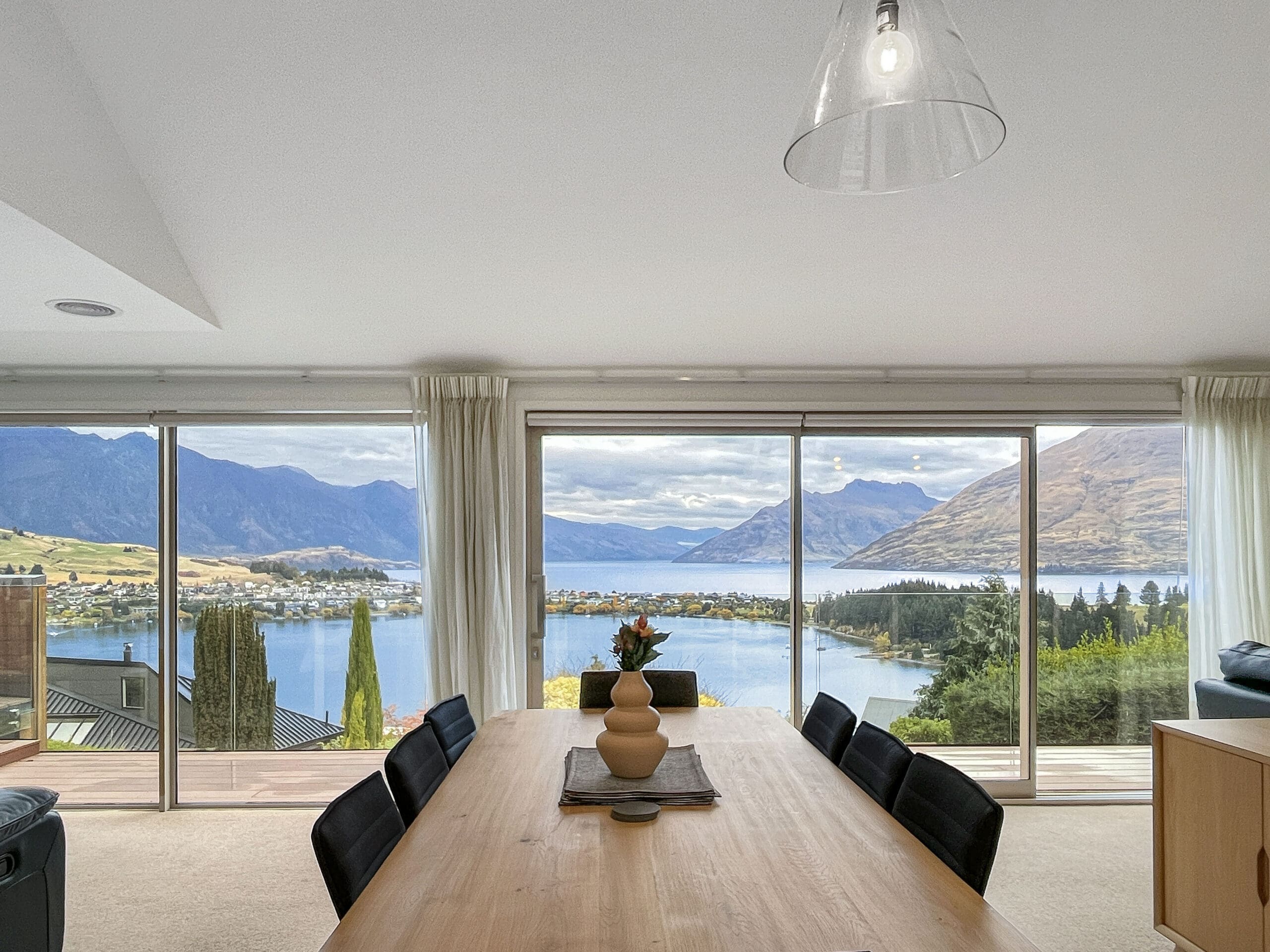 Luxury Stay with Lake and Mountain Views