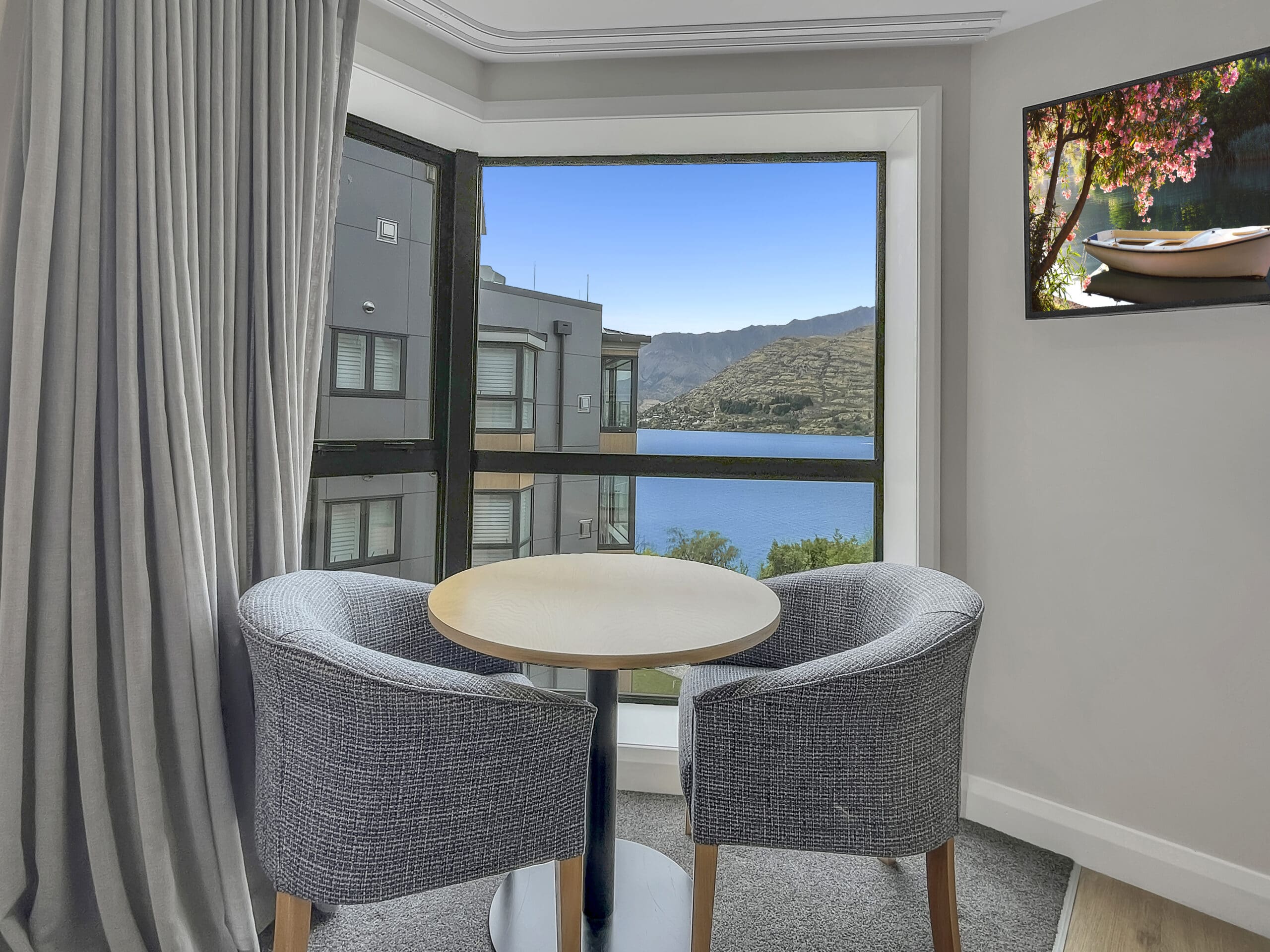 Lakeside Luxury for Two | Modern Oak Shores Retreat