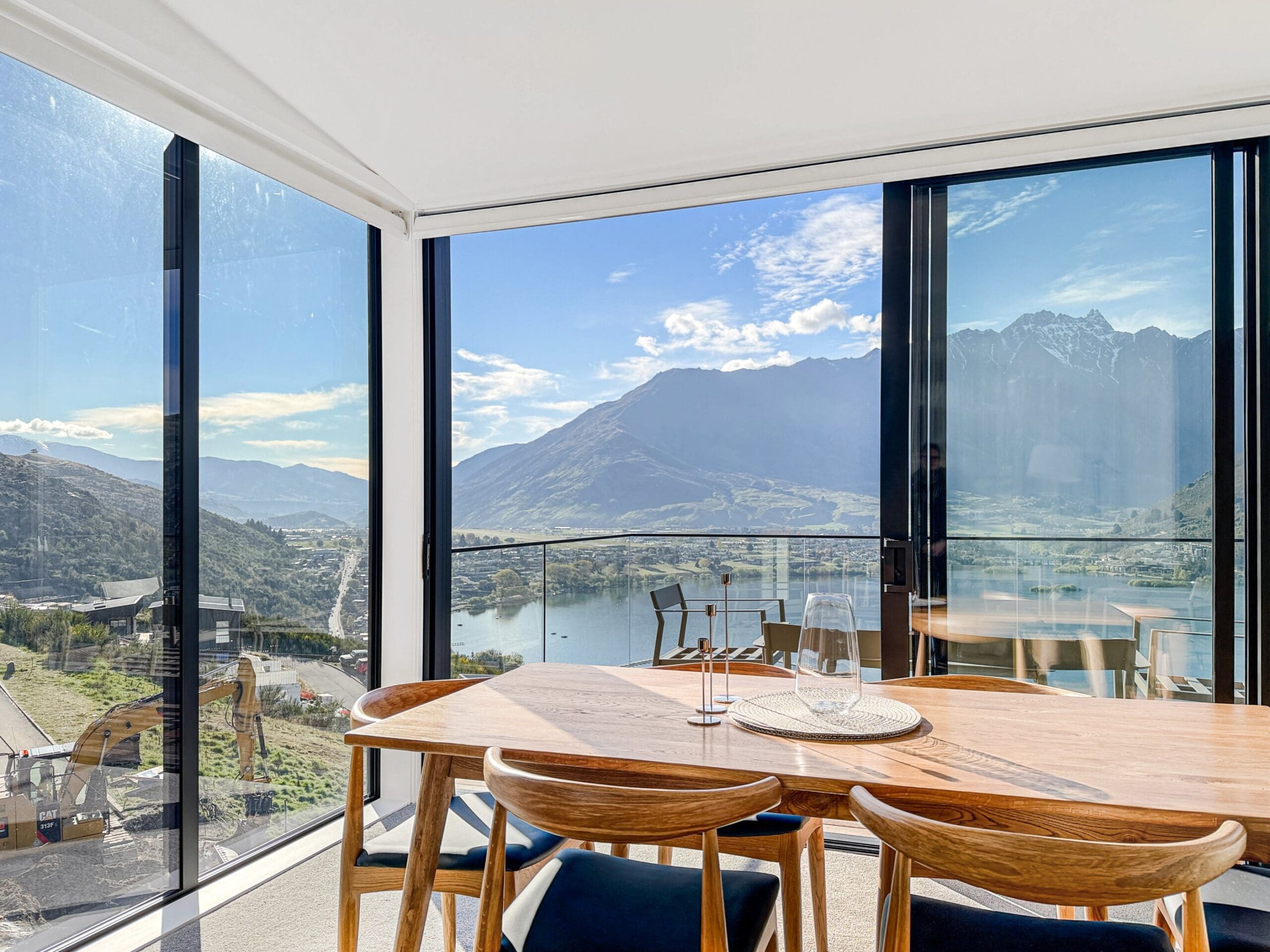 Lake Wakatipu Panorama | Balcony and Parking